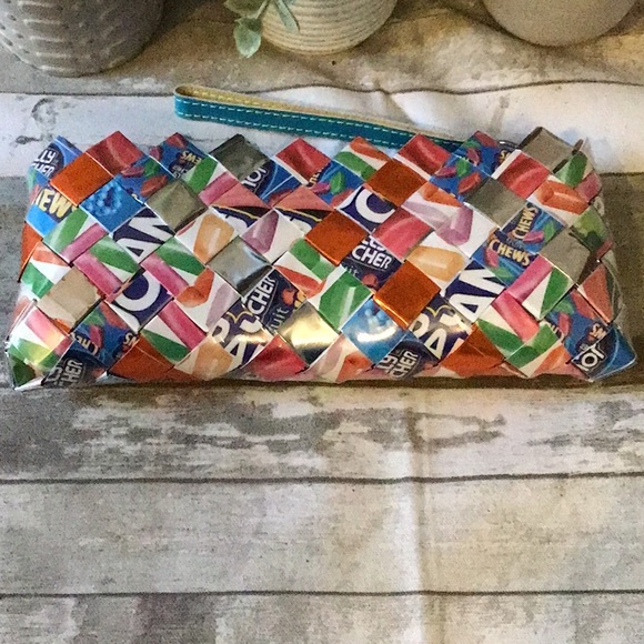 Woven Clutch Bag - Picture 2 of 8